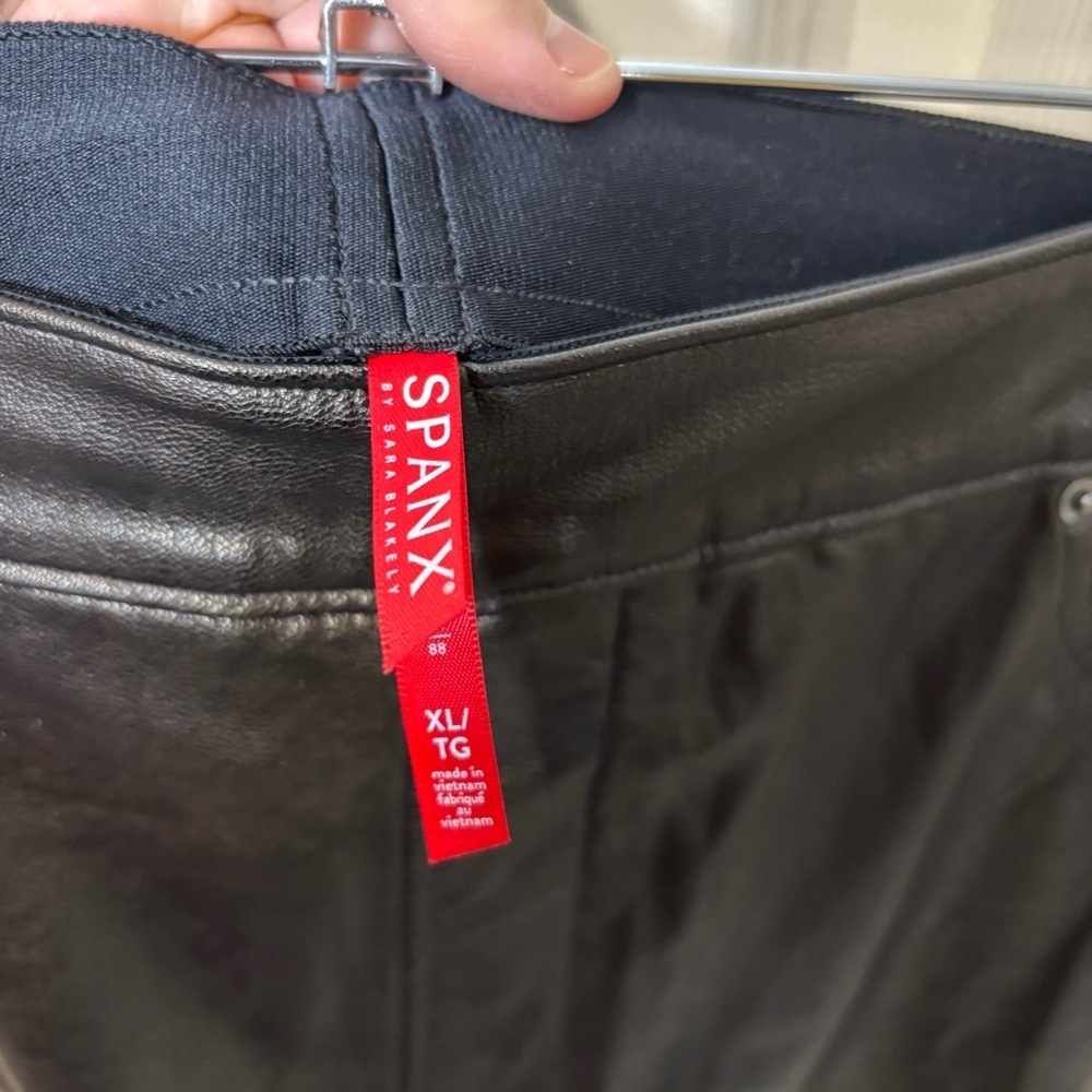 Spanx Faux Leather Pull On Leggings Pants Womens XL Stretchy Baddie Biker Black - Picture 3 of 8